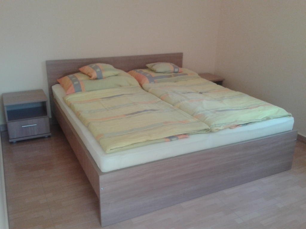 Hatarmenti Vendeghaz Zsira Номер фото
